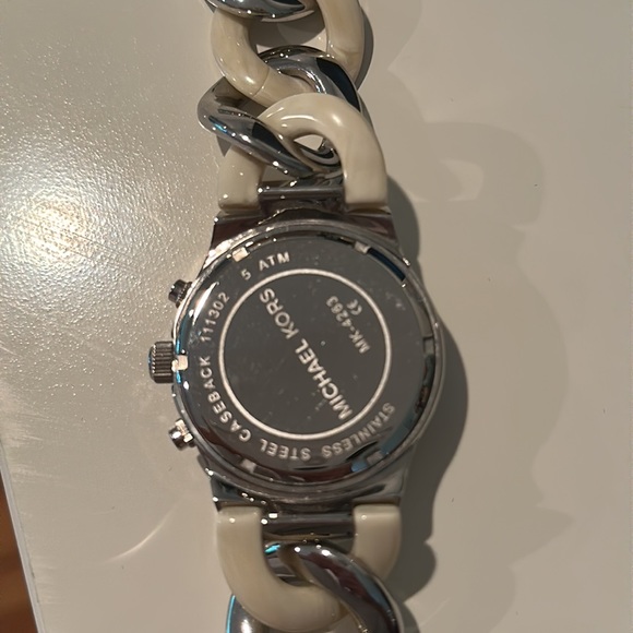 Michael Kora Women’s Chain link watch - Picture 4 of 7